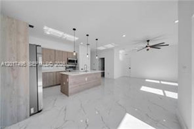 621 GREENBRIAR BLVD, Other City - In The State Of Florida, FL 33972