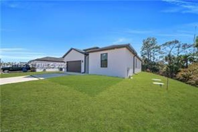 621 GREENBRIAR BLVD, Other City - In The State Of Florida, FL 33972