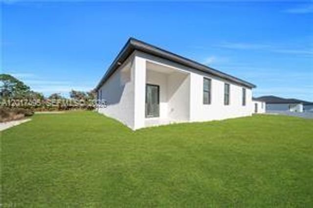 621 GREENBRIAR BLVD, Other City - In The State Of Florida, FL 33972