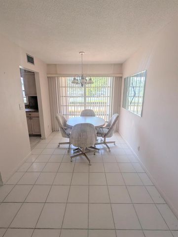 2 Golfs Edge D, West Palm Beach, FL 33417
