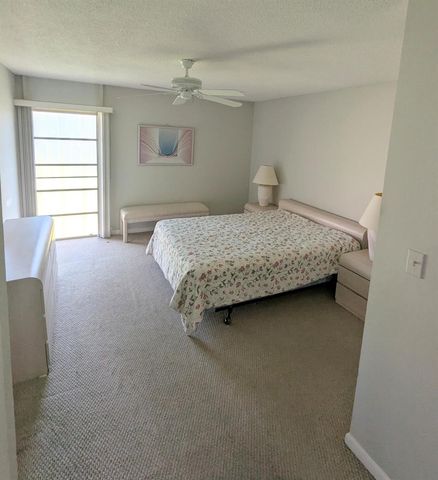 2 Golfs Edge D, West Palm Beach, FL 33417
