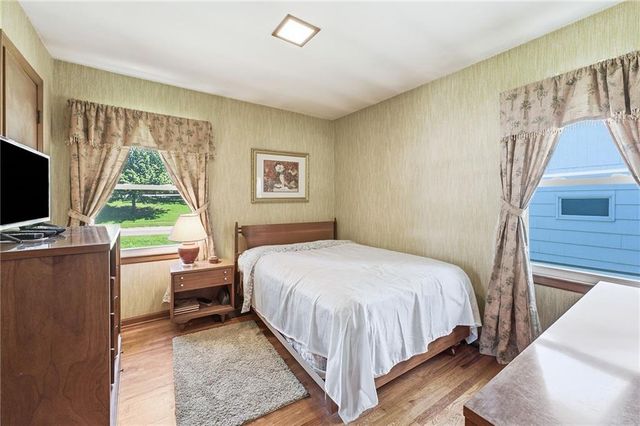 4962 NE Chouteau Drive, Kansas City, MO 64119