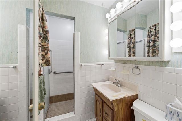 4962 NE Chouteau Drive, Kansas City, MO 64119