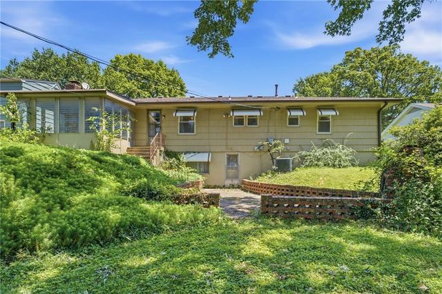 4962 NE Chouteau Drive, Kansas City, MO 64119