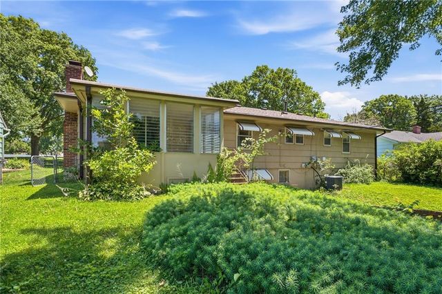 4962 NE Chouteau Drive, Kansas City, MO 64119