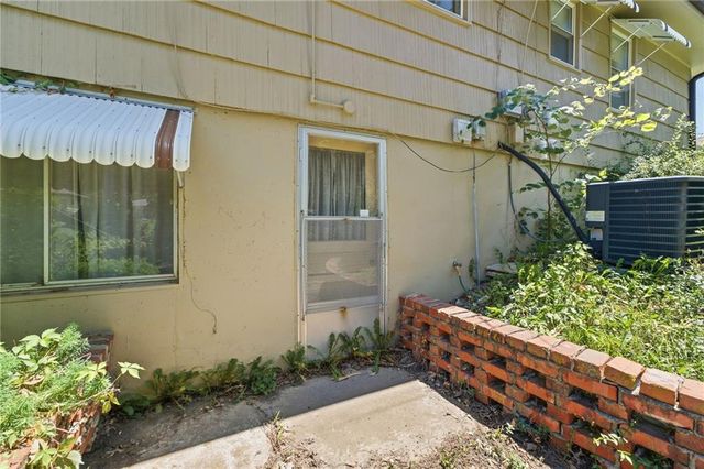 4962 NE Chouteau Drive, Kansas City, MO 64119
