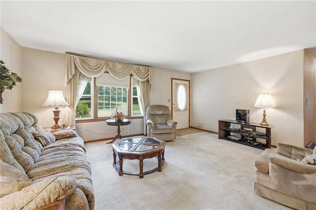4962 NE Chouteau Drive, Kansas City, MO 64119