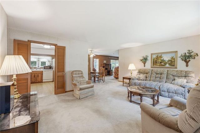 4962 NE Chouteau Drive, Kansas City, MO 64119