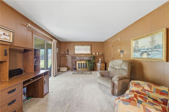 4962 NE Chouteau Drive, Kansas City, MO 64119