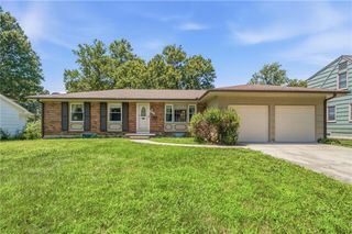 4962 NE Chouteau Drive, Kansas City, MO 64119
