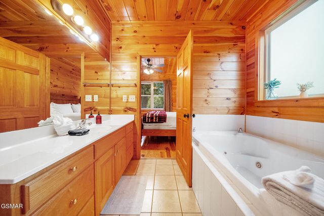 368 Oak Lake Drive, Sevierville, TN 37876