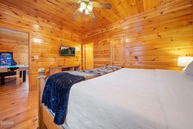 368 Oak Lake Drive, Sevierville, TN 37876