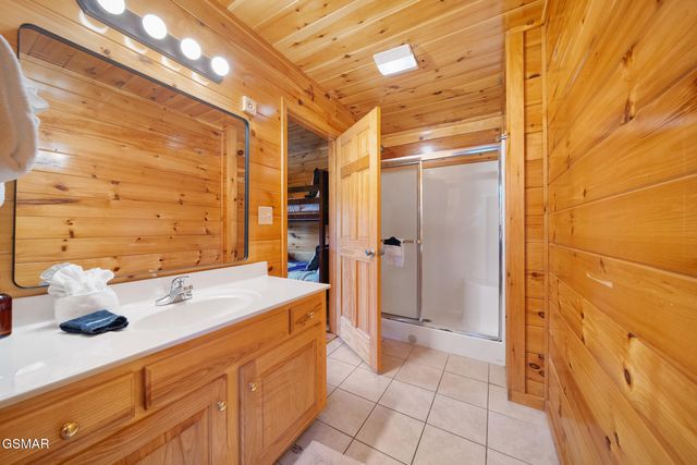 368 Oak Lake Drive, Sevierville, TN 37876