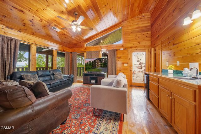 368 Oak Lake Drive, Sevierville, TN 37876