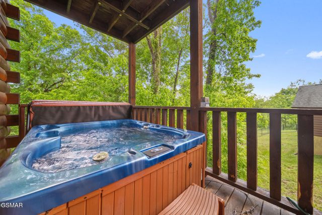 368 Oak Lake Drive, Sevierville, TN 37876