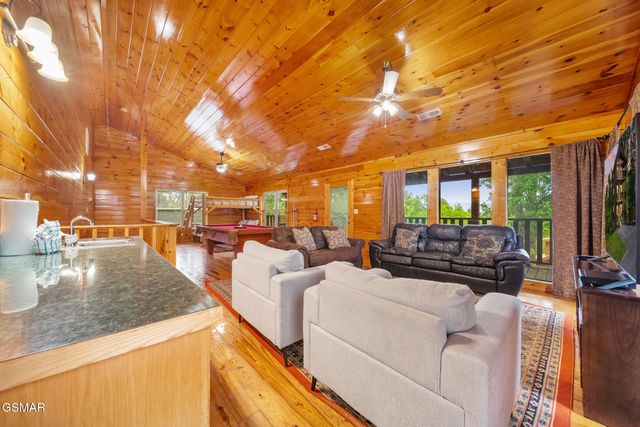 368 Oak Lake Drive, Sevierville, TN 37876