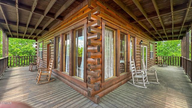 368 Oak Lake Drive, Sevierville, TN 37876