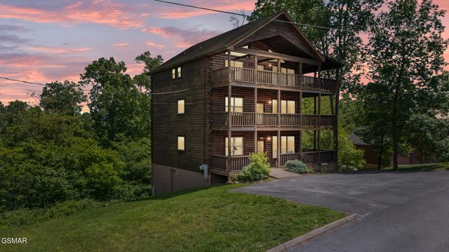 368 Oak Lake Drive, Sevierville, TN 37876