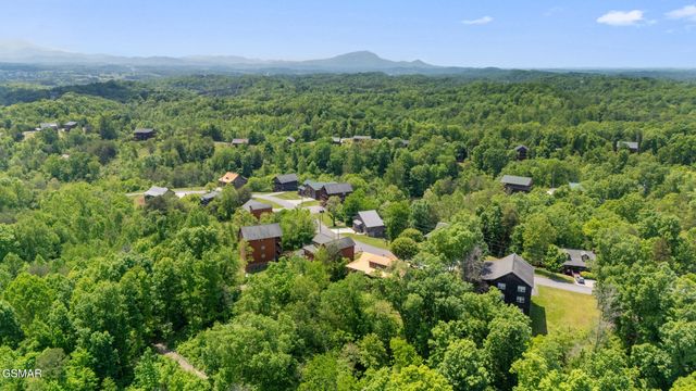 368 Oak Lake Drive, Sevierville, TN 37876