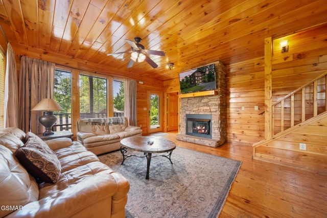 368 Oak Lake Drive, Sevierville, TN 37876