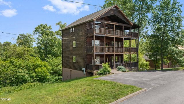 368 Oak Lake Drive, Sevierville, TN 37876