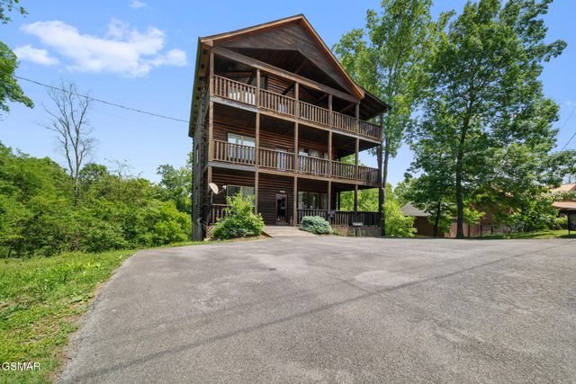 368 Oak Lake Drive, Sevierville, TN 37876