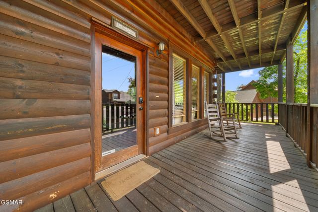 368 Oak Lake Drive, Sevierville, TN 37876