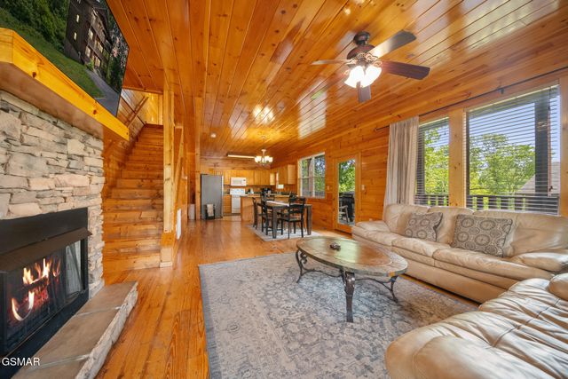 368 Oak Lake Drive, Sevierville, TN 37876