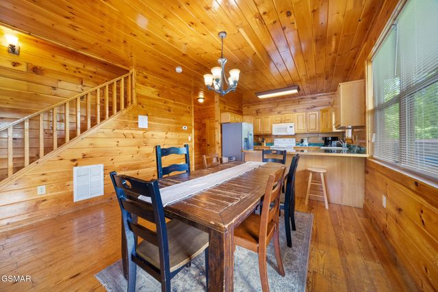 368 Oak Lake Drive, Sevierville, TN 37876