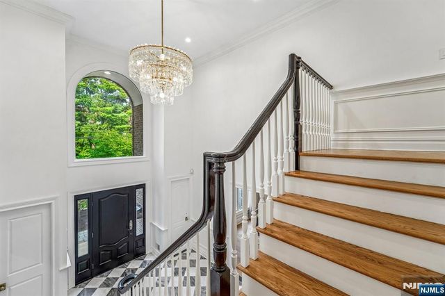49 Alpine Drive, Closter, NJ 07624