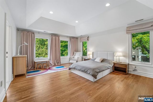 49 Alpine Drive, Closter, NJ 07624