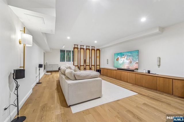 49 Alpine Drive, Closter, NJ 07624