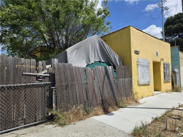 9920 Graham, Los Angeles, CA 90002