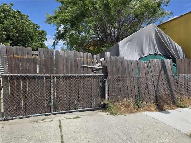 9920 Graham, Los Angeles, CA 90002