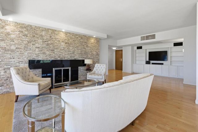 899 Island Drive 401, Rancho Mirage, CA 92270