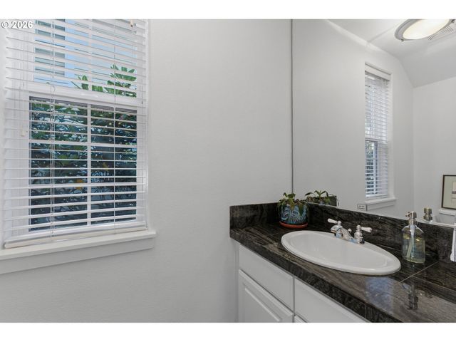 2533 Nw STIMPSON Ln 29, Portland, OR 97229