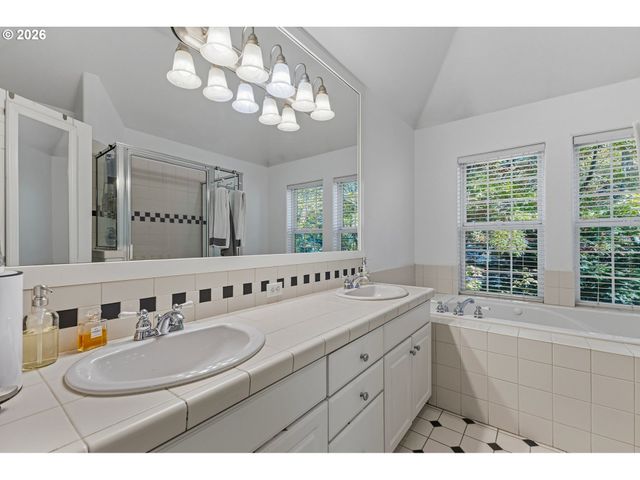 2533 Nw STIMPSON Ln 29, Portland, OR 97229
