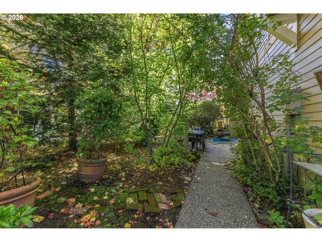 2533 Nw STIMPSON Ln 29, Portland, OR 97229