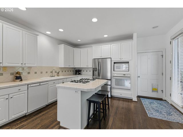 2533 Nw STIMPSON Ln 29, Portland, OR 97229