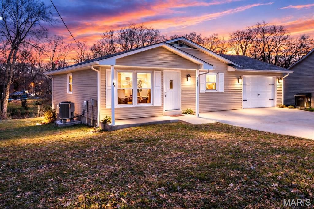 317 E 2nd Street, Moscow Mills, MO 63362