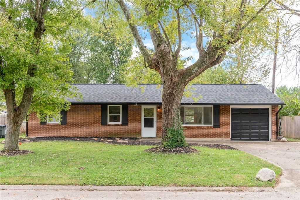 161 Belair Circle, Bellbrook, OH 45305