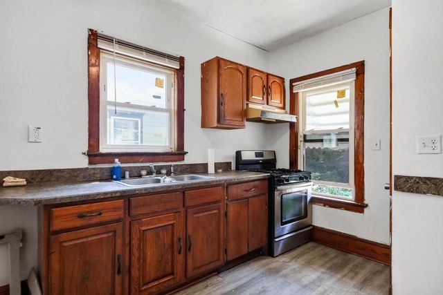2621 N 49th STREET, Milwaukee, WI 53210