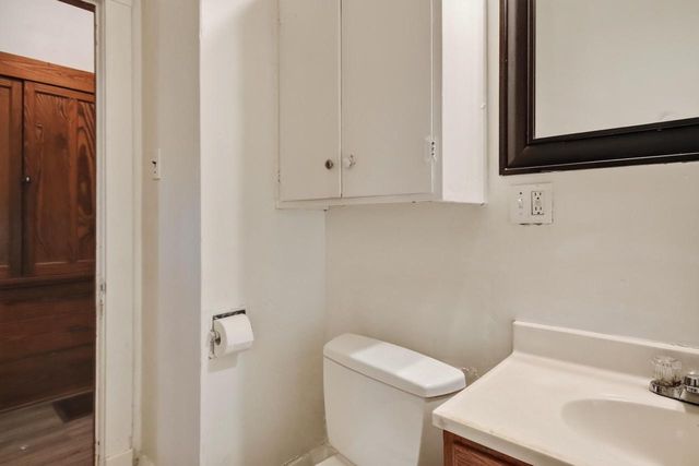 2621 N 49th STREET, Milwaukee, WI 53210