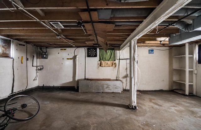 2621 N 49th STREET, Milwaukee, WI 53210