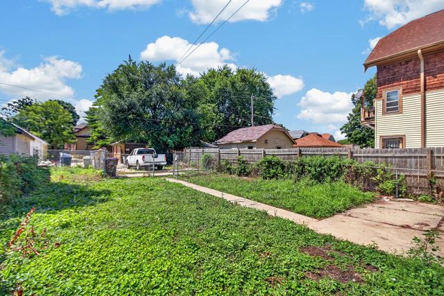 2621 N 49th STREET, Milwaukee, WI 53210