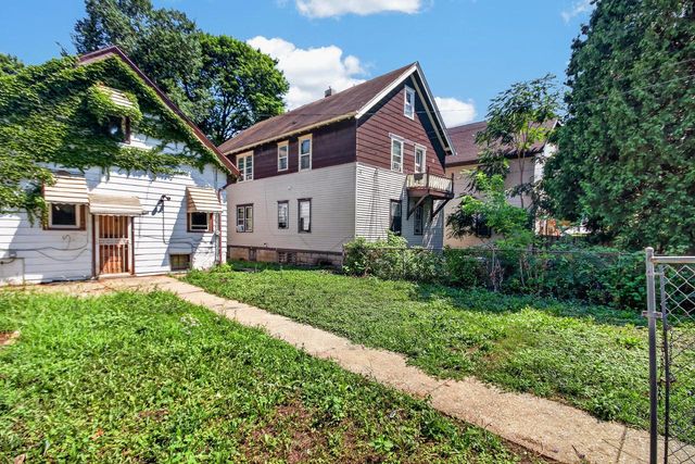 2621 N 49th STREET, Milwaukee, WI 53210
