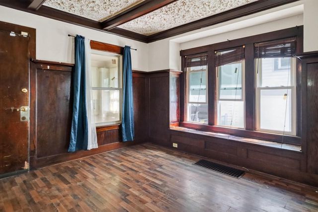 2621 N 49th STREET, Milwaukee, WI 53210