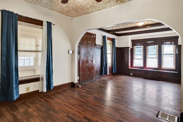 2621 N 49th STREET, Milwaukee, WI 53210