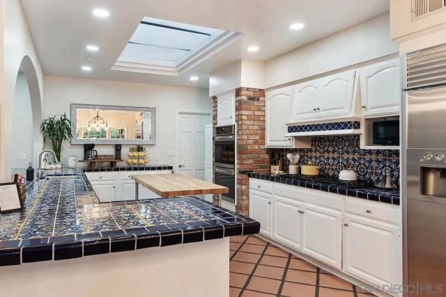 1005 Solymar Drive, La Jolla, CA 92037