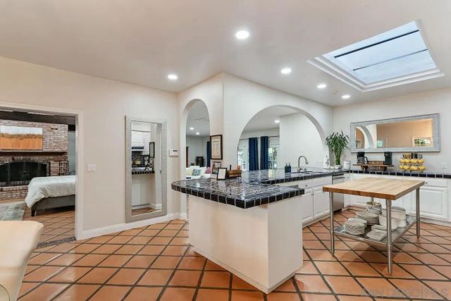 1005 Solymar Drive, La Jolla, CA 92037